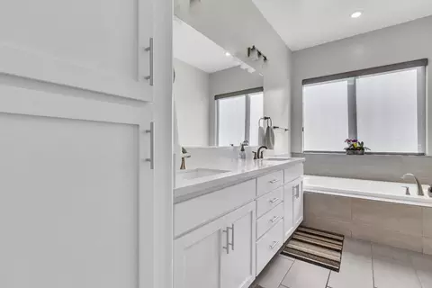 Bath - 2942 Laredo Dr, Rocklin, CA 95765 photo 1 of 2