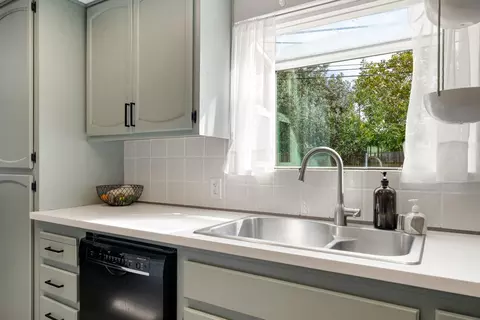 Kitchen - 5417 Edgerly Way, Carmichael, CA 95608 photo 5 of 5