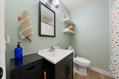 Bath - 5417 Edgerly Way, Carmichael, CA 95608 photo 1 of 2
