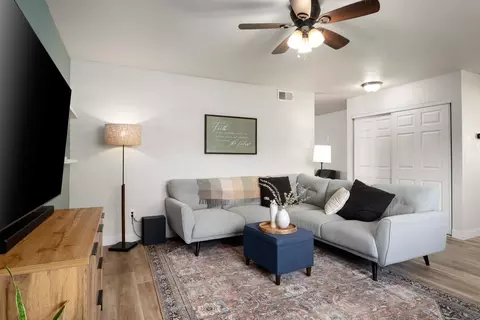 Living - 5417 Edgerly Way, Carmichael, CA 95608 photo 5 of 10