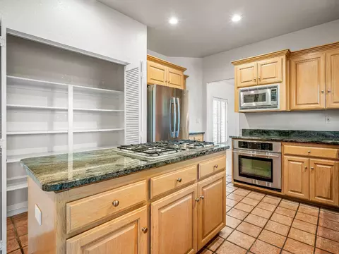 Kitchen - 5373 Prairie Loop, Placerville, CA 95667 photo 3 of 4