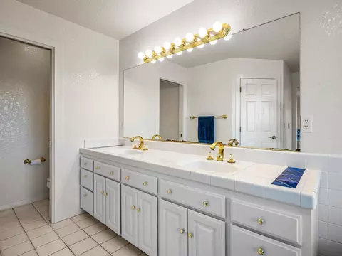 Bath - 5373 Prairie Loop, Placerville, CA 95667 photo 2 of 4
