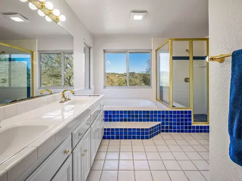 Bath - 5373 Prairie Loop, Placerville, CA 95667 photo 3 of 4