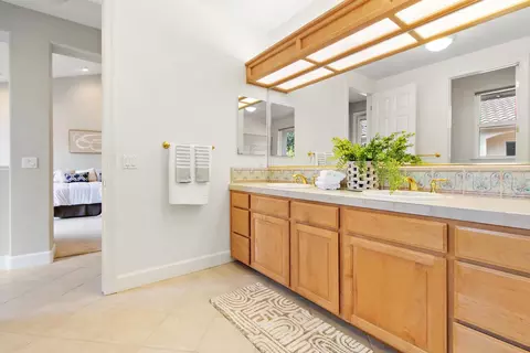 Bath - 3117 Northfield Ct, Davis, CA 95616 photo 2 of 6