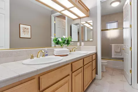 Bath - 3117 Northfield Ct, Davis, CA 95616 photo 4 of 6