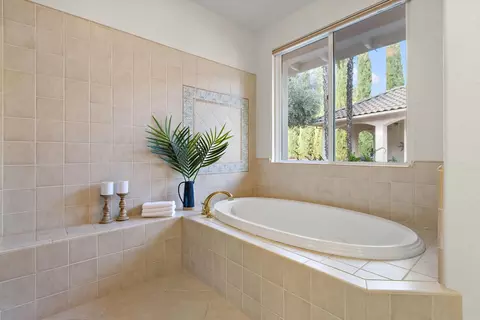 Bath - 3117 Northfield Ct, Davis, CA 95616 photo 3 of 6