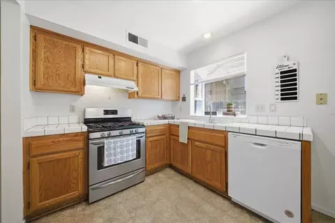Kitchen - 8317 Bramble Bush Cir, Antelope, CA 95843 photo 3 of 3