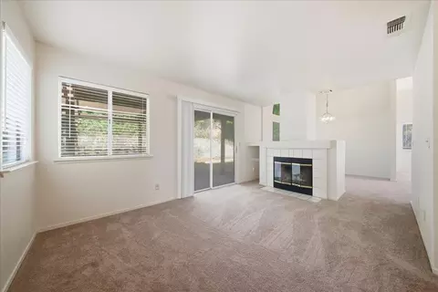Living - 8317 Bramble Bush Cir, Antelope, CA 95843 photo 5 of 6