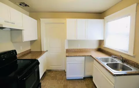 Kitchen - 612 16th St, Modesto, CA 95354 photo 2 of 3