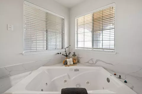 Bath - 6312 Skittone Rd, Modesto, CA 95356 photo 6 of 11