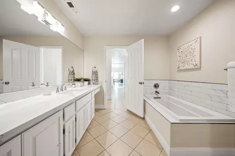 Bath - 6312 Skittone Rd, Modesto, CA 95356 photo 2 of 11