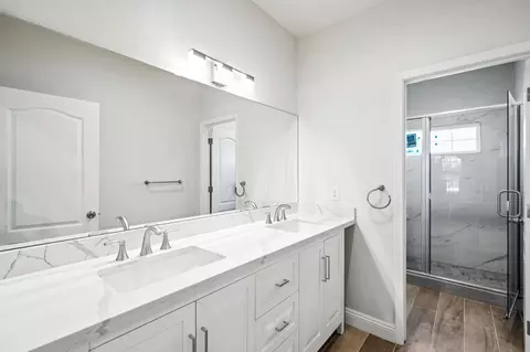 Bath - 6312 Skittone Rd, Modesto, CA 95356 photo 3 of 11