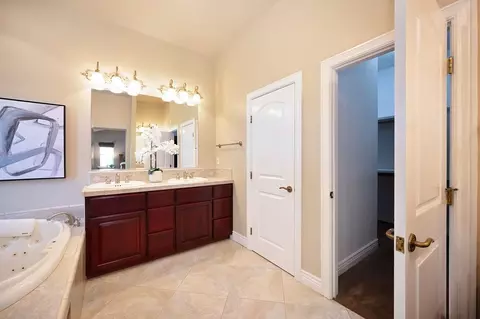 Bath - 3501 Walnut Hill Dr, Cool, CA 95614 photo 3 of 6