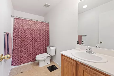 Bath - 1127 Kestrel Dr, Patterson, CA 95363 photo 1 of 2