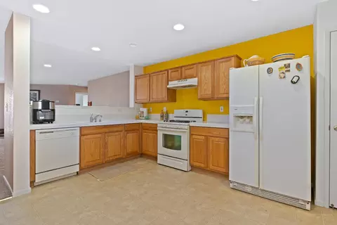 Kitchen - 1127 Kestrel Dr, Patterson, CA 95363 photo 2 of 3