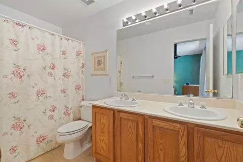 Bath - 1127 Kestrel Dr, Patterson, CA 95363 photo 2 of 2