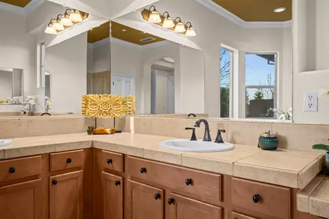 Bath - 9478 Sidesaddle Dr, Wilton, CA 95693 photo 4 of 8