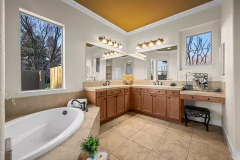Bath - 9478 Sidesaddle Dr, Wilton, CA 95693 photo 1 of 8