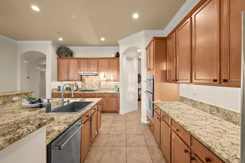 Kitchen - 9478 Sidesaddle Dr, Wilton, CA 95693 photo 3 of 9