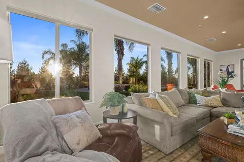 Living - 9478 Sidesaddle Dr, Wilton, CA 95693 photo 2 of 8