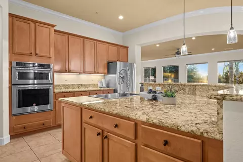Kitchen - 9478 Sidesaddle Dr, Wilton, CA 95693 photo 6 of 9