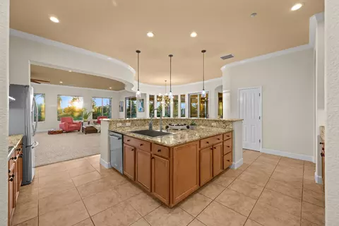 Kitchen - 9478 Sidesaddle Dr, Wilton, CA 95693 photo 7 of 9