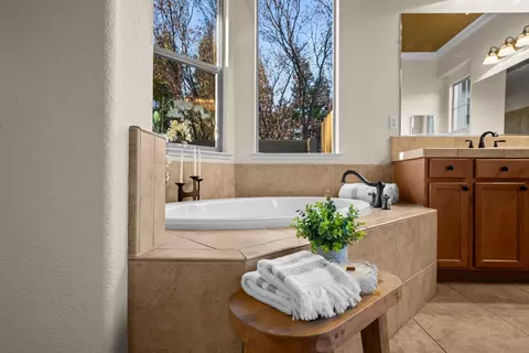 Bath - 9478 Sidesaddle Dr, Wilton, CA 95693 photo 3 of 8