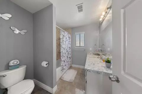 Bath - 1821 Walpole Dr, Modesto, CA 95358 photo 1 of 2