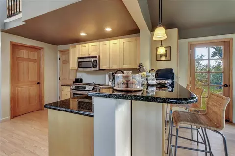 Kitchen - 16710 River Ranch Rd, Grass Valley, CA 95949 photo 6 of 7