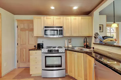 Kitchen - 16710 River Ranch Rd, Grass Valley, CA 95949 photo 5 of 7