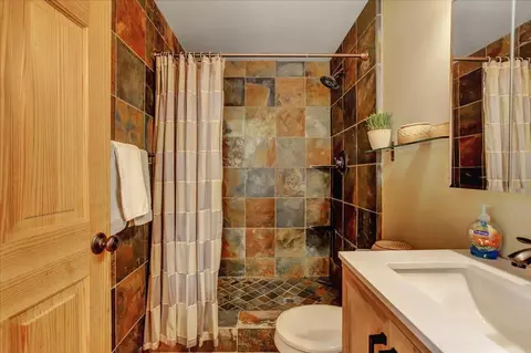 Bath - 16710 River Ranch Rd, Grass Valley, CA 95949 photo 2 of 2