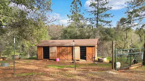 Exterior - 16710 River Ranch Rd, Grass Valley, CA 95949 photo 3 of 7