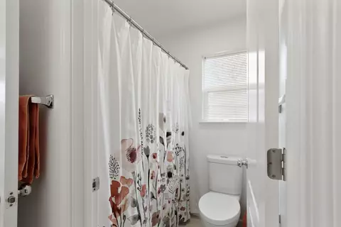 Bath - 2015 Bishop Pl, Davis, CA 95618 photo 6 of 6