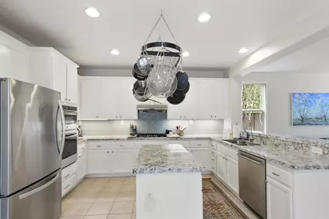 Kitchen - 2015 Bishop Pl, Davis, CA 95618 photo 3 of 8
