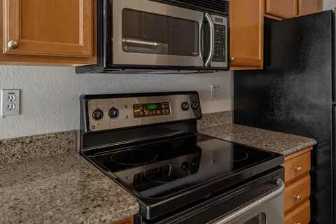 Kitchen - 4032 Elmo Loop #A, Modesto, CA 95356 photo 2 of 3