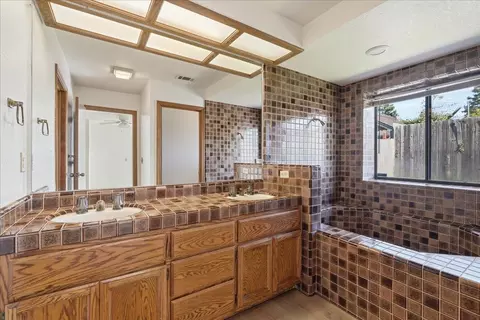 Bath - 5307 Nyoda Way, Carmichael, CA 95608 photo 3 of 4