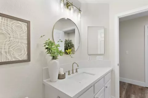 Bath - 4711 Stuart St, Rocklin, CA 95765 photo 5 of 5