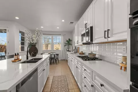 935 Campfire Cir, Rocklin, CA 95765 photo 7