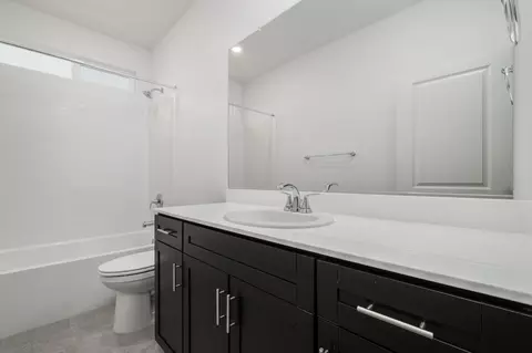 Bath - 1300 Bastion Ave, Galt, CA 95632 photo 4 of 4