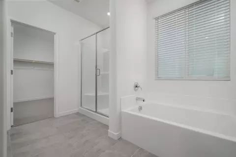 Bath - 1300 Bastion Ave, Galt, CA 95632 photo 3 of 4