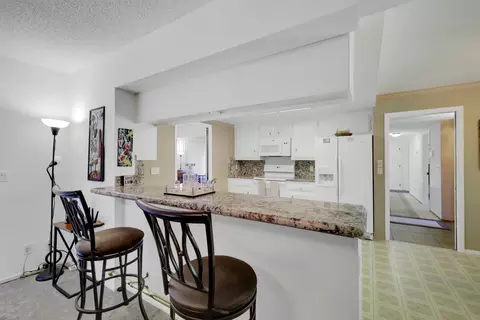 Kitchen - 2851 Royal Palm Way, Carmichael, CA 95608 photo 5 of 6