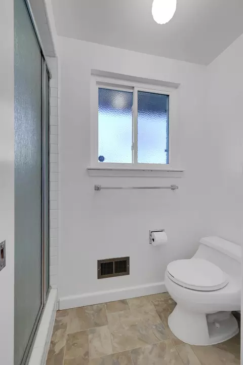 Bath - 2851 Royal Palm Way, Carmichael, CA 95608 photo 6 of 7