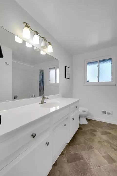 Bath - 2851 Royal Palm Way, Carmichael, CA 95608 photo 2 of 7