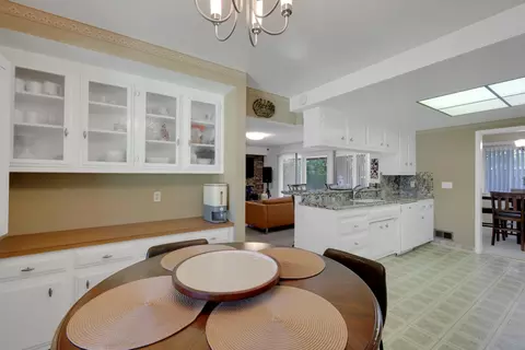 Dining - 2851 Royal Palm Way, Carmichael, CA 95608 photo 4 of 6