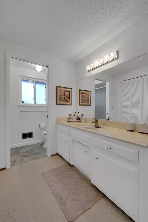 Bath - 2851 Royal Palm Way, Carmichael, CA 95608 photo 5 of 7