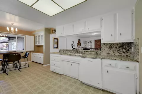 Kitchen - 2851 Royal Palm Way, Carmichael, CA 95608 photo 3 of 6