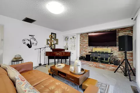 Living - 2851 Royal Palm Way, Carmichael, CA 95608 photo 6 of 7