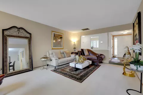 Living - 2851 Royal Palm Way, Carmichael, CA 95608 photo 2 of 7