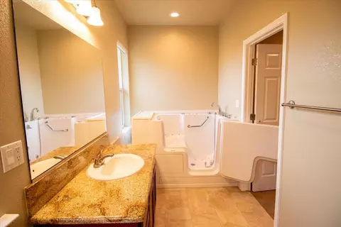 Bath - 2043 Thomas Dr, Jackson, CA 95642 photo 7 of 10