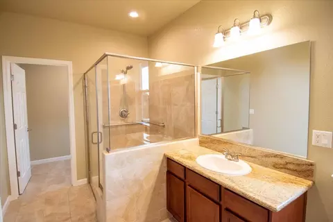 Bath - 2043 Thomas Dr, Jackson, CA 95642 photo 2 of 10